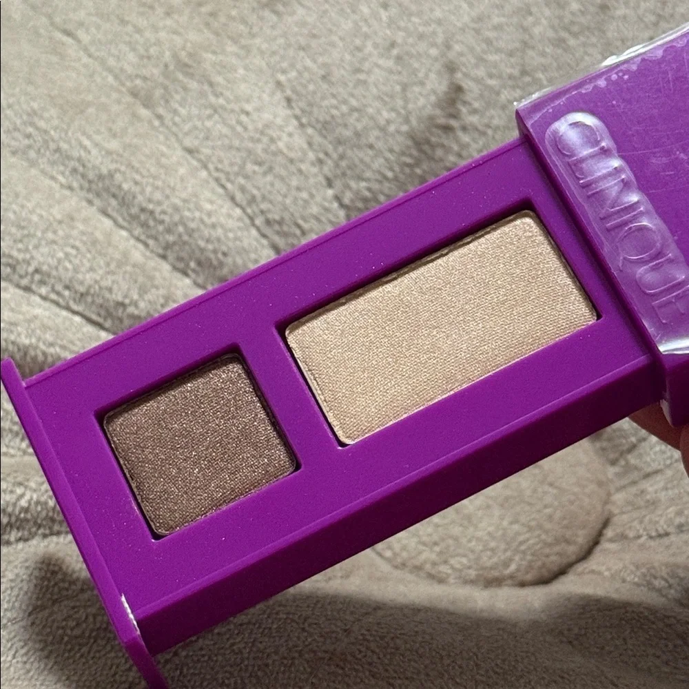Clinique Dual-Tone Eyeshadow in “01 LIKE MINK” New